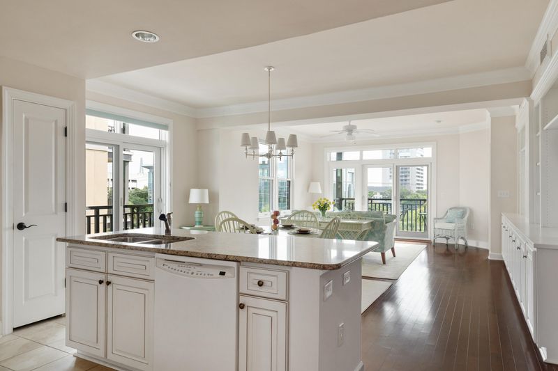 33 Calhoun St #235, Charleston, SC 29401