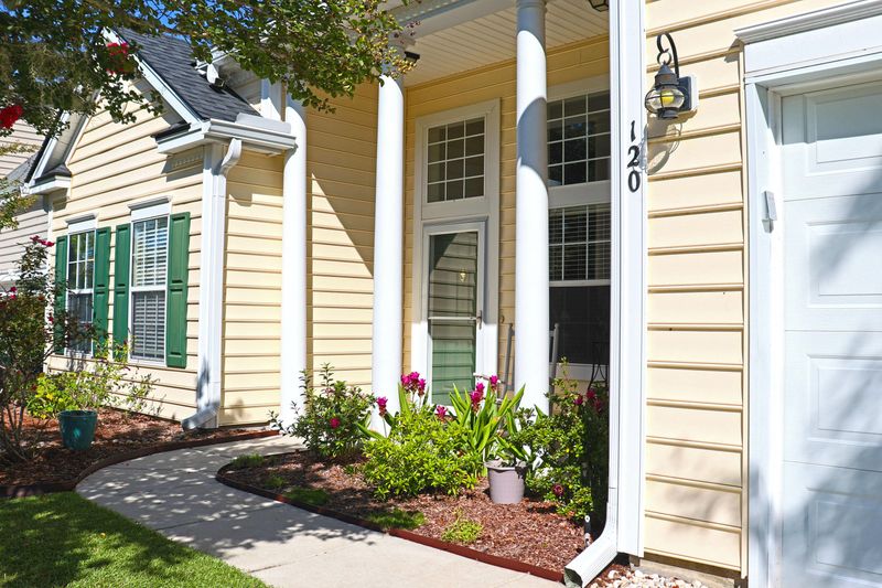 120 Carolinian Dr, Summerville, SC 29485