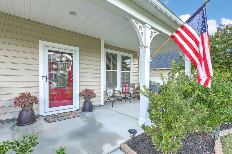 105 Novelty Ln, Moncks Corner, SC 29461