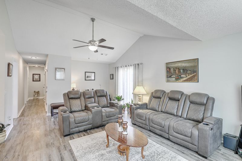 220 Alston Cir, Goose Creek, SC 29445