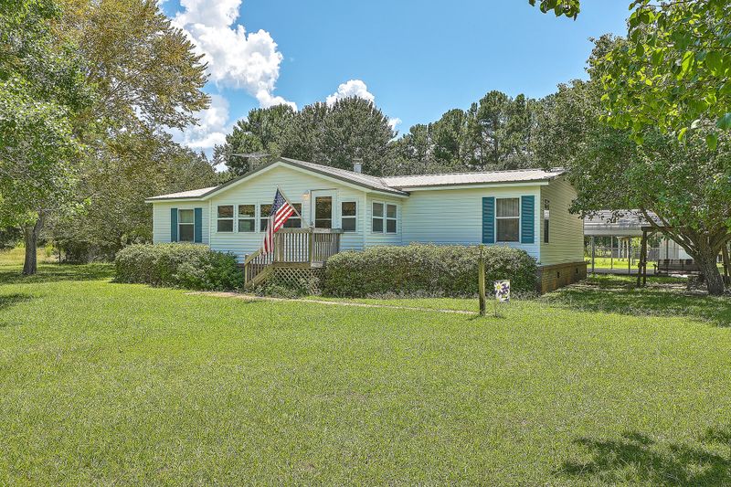 251 Planters Ln, Saint Stephen, SC 29479