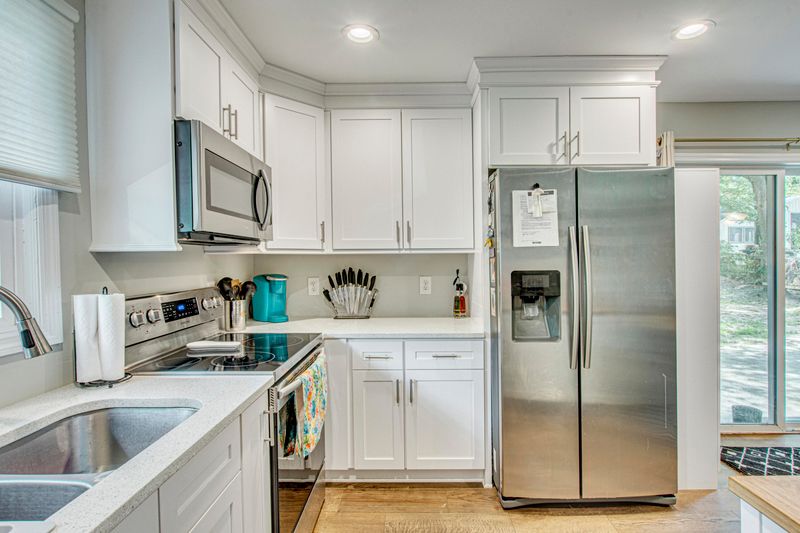 5447 Pennsylvania Ave, North Charleston, SC 29406