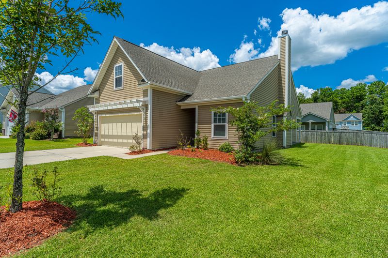 421 Thoroughbred Dr, Moncks Corner, SC 29461