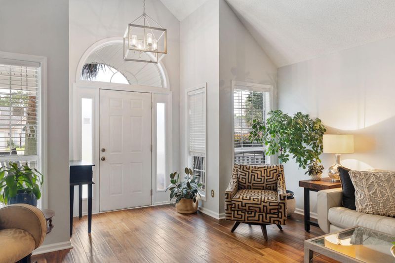 1930 Armory Dr, Mount Pleasant, SC 29466