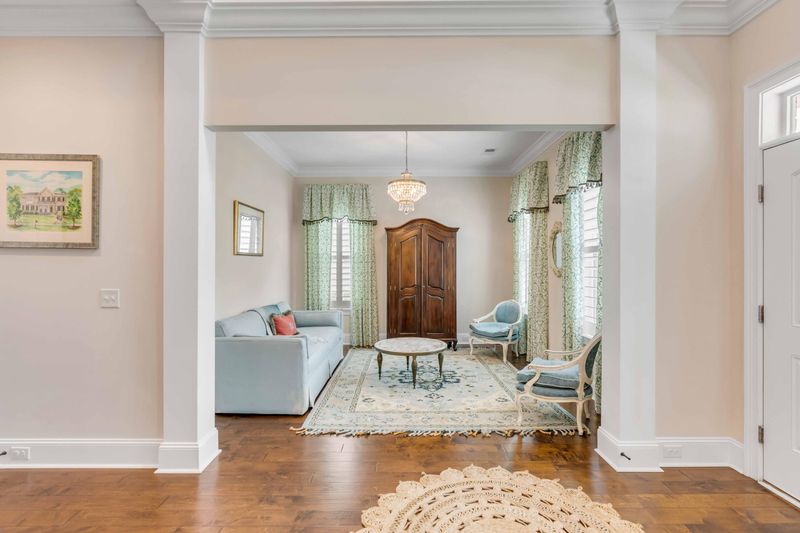 832 Shutes Folly Dr, Charleston, SC 29412