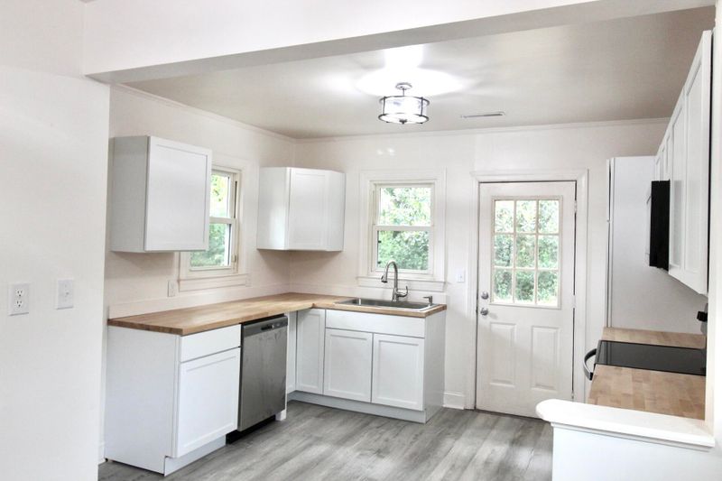 5455 Crown Ave, North Charleston, SC 29406