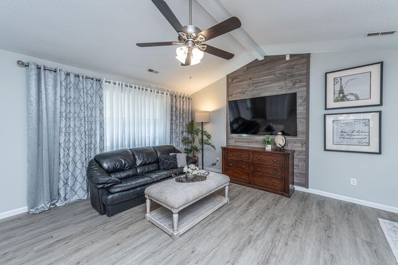112 Coronet St, Knightsville, SC 29483