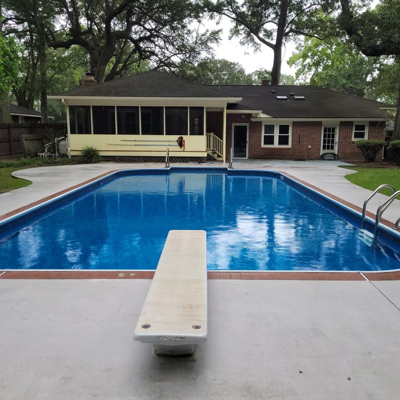 5812 Lakeview Dr, Hanahan, SC 29410