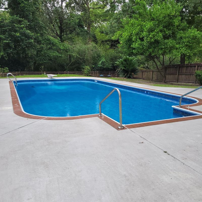5812 Lakeview Dr, Hanahan, SC 29410