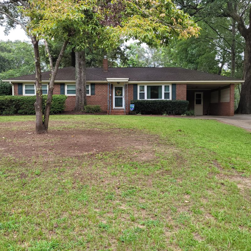 5812 Lakeview Dr, Hanahan, SC 29410