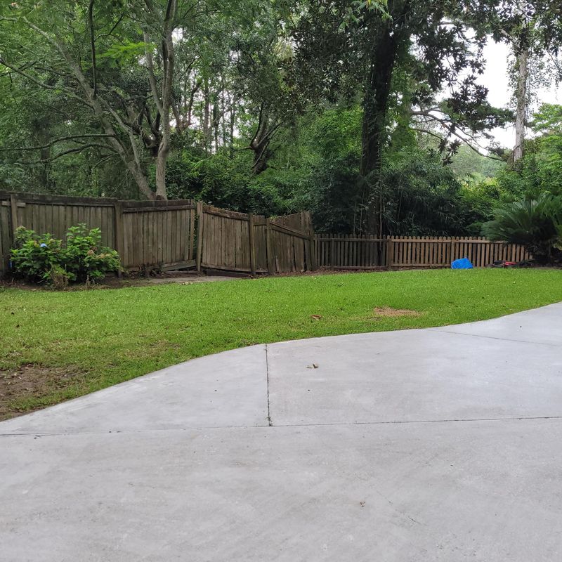 5812 Lakeview Dr, Hanahan, SC 29410