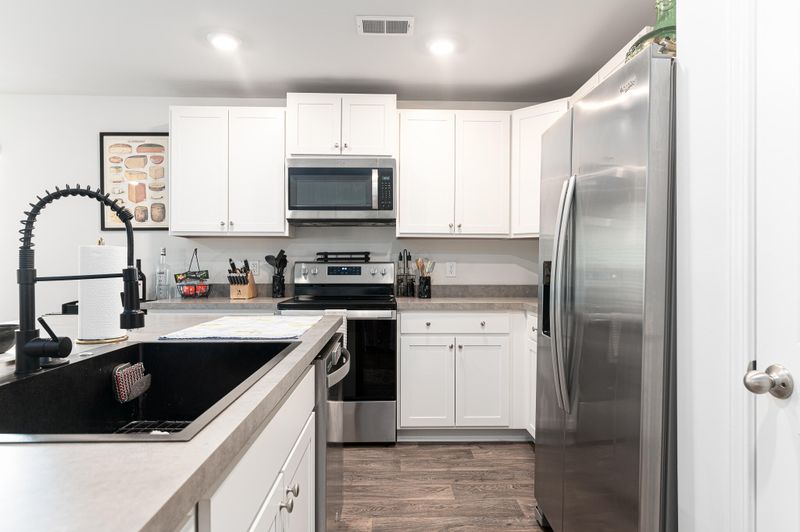 4687 Palm View Cir, North Charleston, SC 29418
