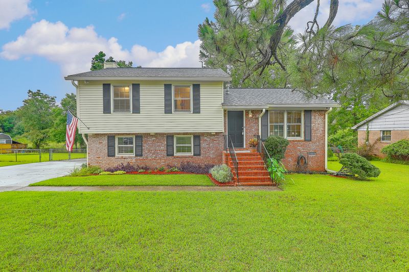 7571 Peppercorn Ln, North Charleston, SC 29420