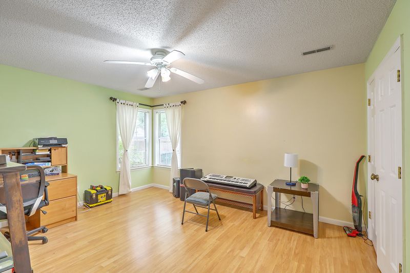 122 Lowndes Rd, Goose Creek, SC 29445