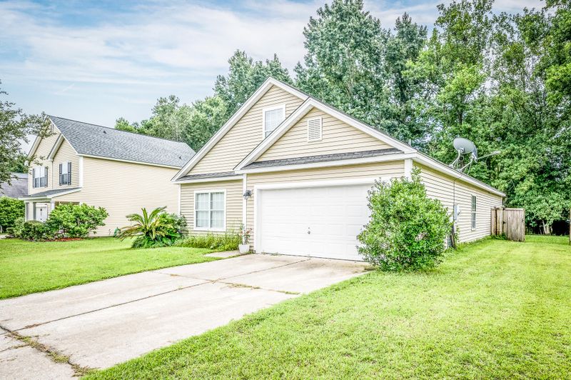 621 Resinwood Rd, Moncks Corner, SC 29461