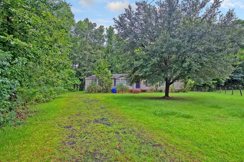 2994 Edbillellis Rd, North Charleston, SC 29406