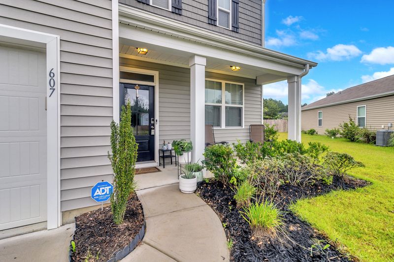 607 Pebble Ct, Moncks Corner, SC 29461