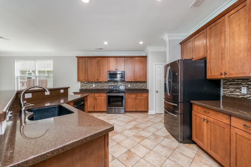 647 Grassy Hill Rd, Summerville, SC 29483