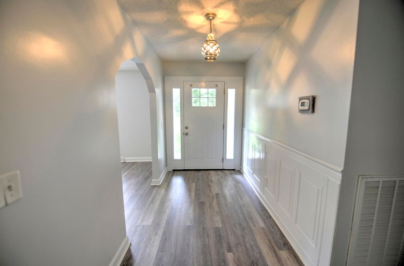 111 Honeysuckle Ln, Summerville, SC 29485