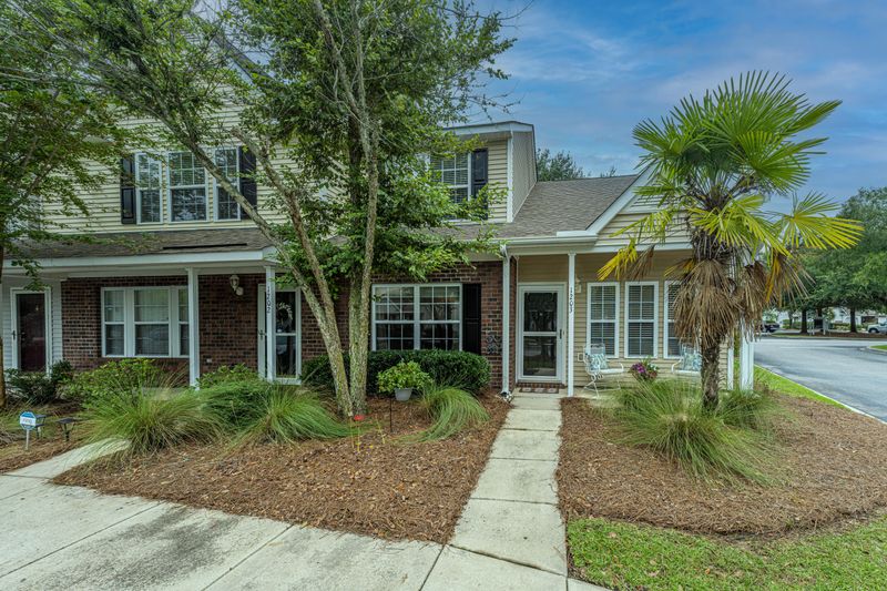 1203 Elm Hall Cir, Summerville, SC 29483