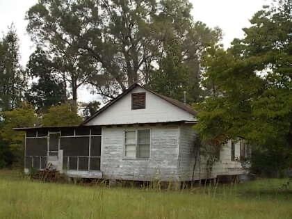 136 Rossie Gatlin Ln, Bonneau, SC 29431