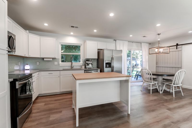 857 Prince John Dr, Charleston, SC 29407