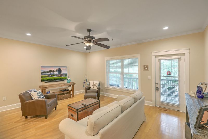 233 Etiwan Pointe Dr, Mount Pleasant, SC 29464