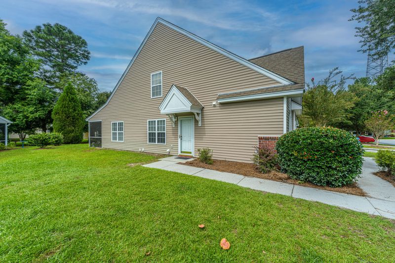 904 Yellow Hawthorn Cir, Summerville, SC 29483