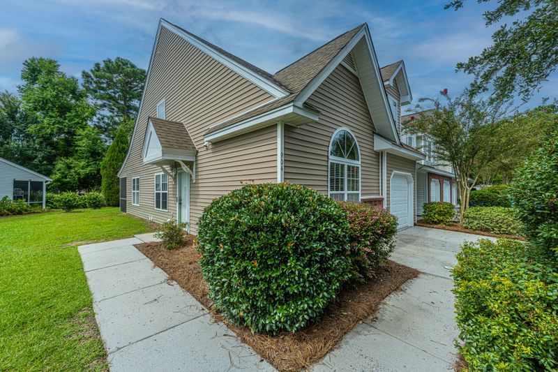 904 Yellow Hawthorn Cir, Summerville, SC 29483