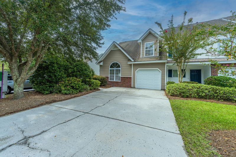 904 Yellow Hawthorn Cir, Summerville, SC 29483