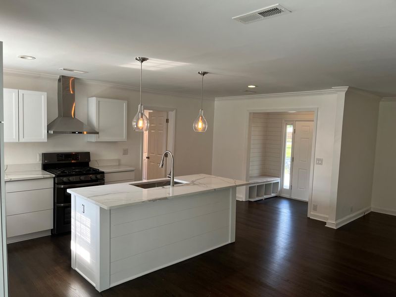 4725 Ivydale Dr, North Charleston, SC 29405