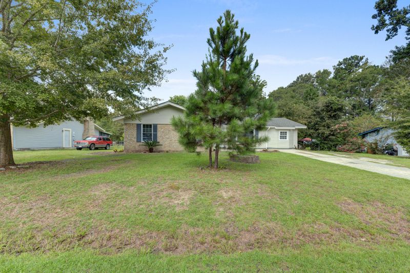 107 Long Needle Dr, Moncks Corner, SC 29461