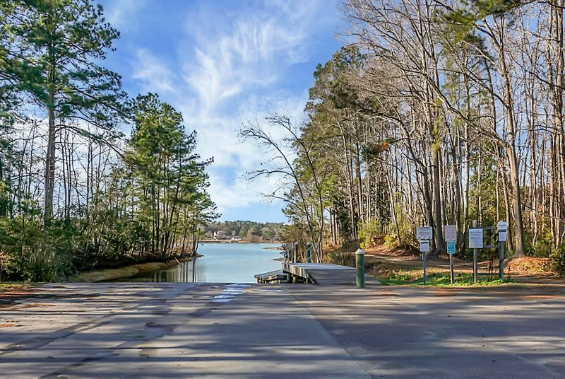 639 Lakeside Dr, Moncks Corner, SC 29461
