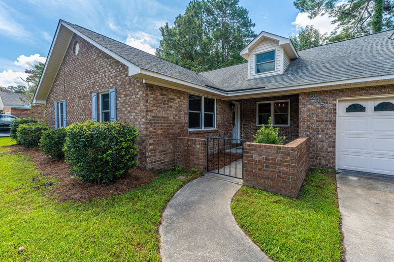 205 Smythe Dr, Summerville, SC 29485