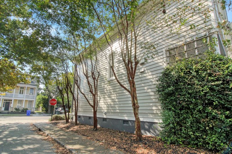 3 Radcliffe Pl, Charleston, SC 29403