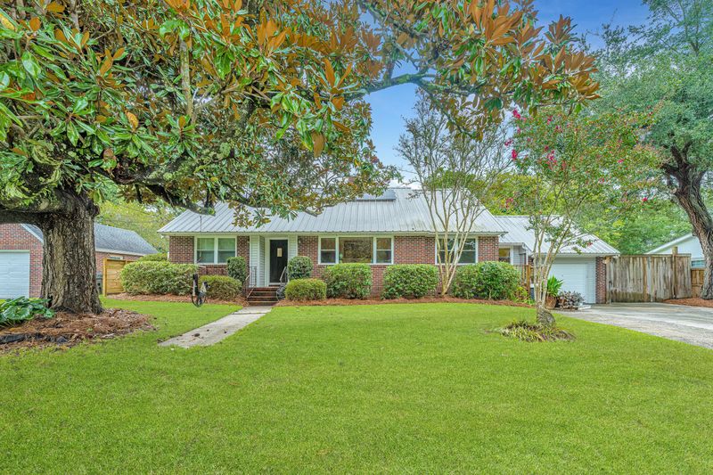 10 Charlestowne Rd, Charleston, SC 29407