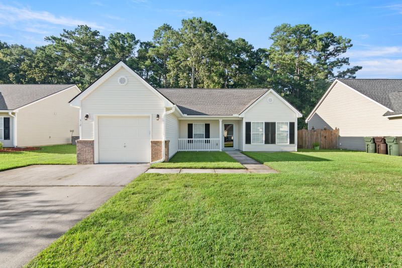 318 Slow Mill Dr, Goose Creek, SC 29445