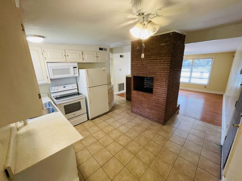 1277 Ashley Hall Rd, Charleston, SC 29407