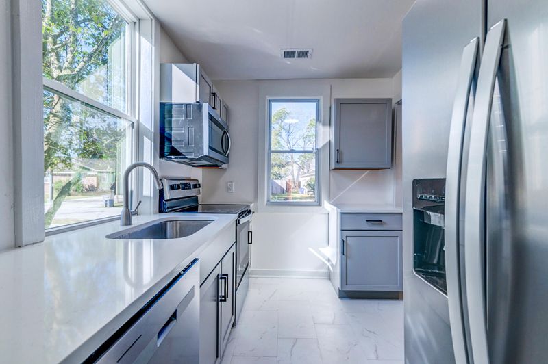 5526 Buskirk Ave, North Charleston, SC 29405