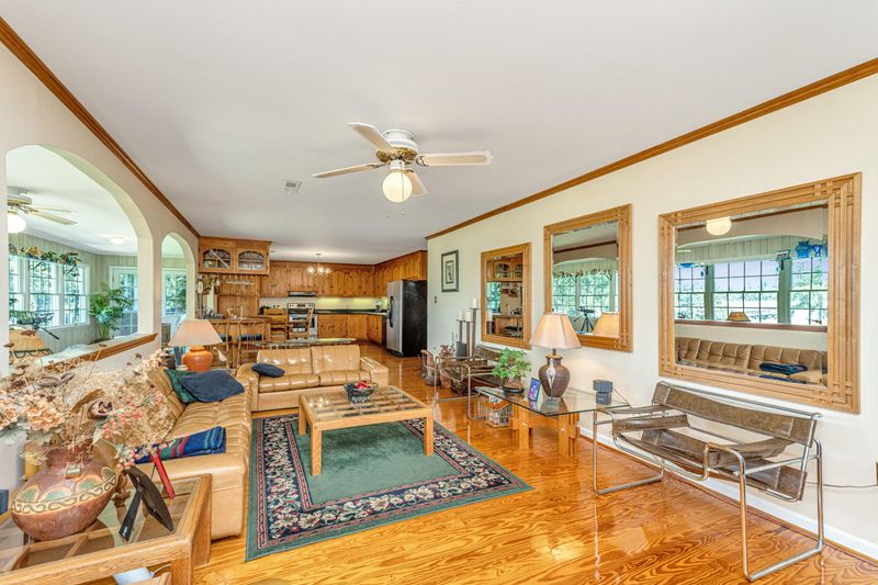 8762 Peters Point Rd, Edisto Island, SC 29438
