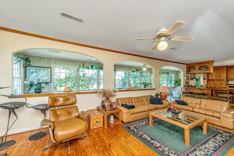 8762 Peters Point Rd, Edisto Island, SC 29438