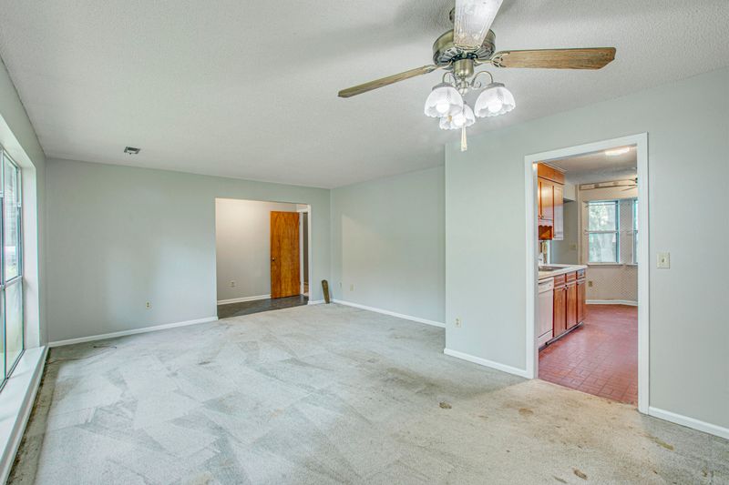 122 Saint Marks Dr, Goose Creek, SC 29445