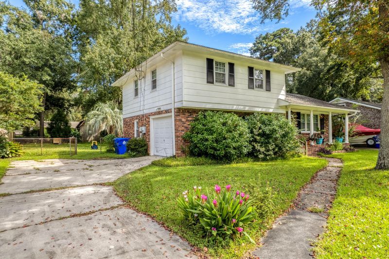 2083 Vestry Dr, Charleston, SC 29414