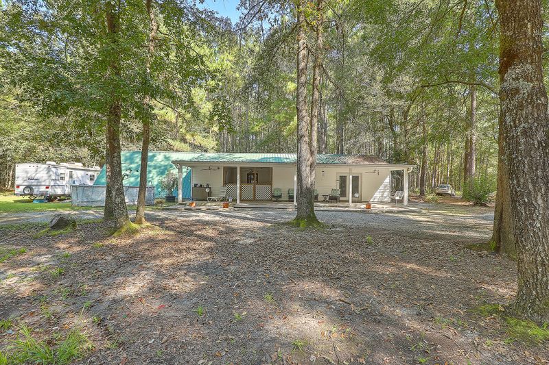 286 Pork Chop Ln, Bonneau, SC 29431