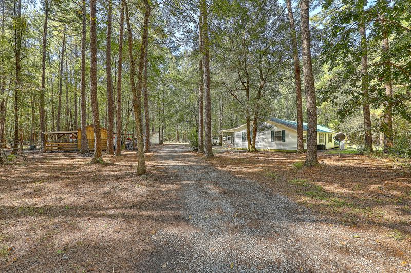 286 Pork Chop Ln, Bonneau, SC 29431
