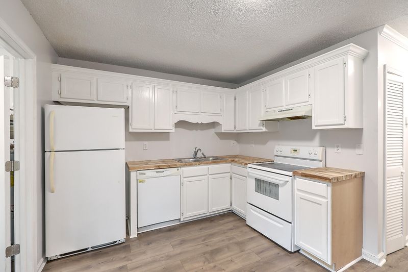 6244 Lucille Dr #A, North Charleston, SC 29406