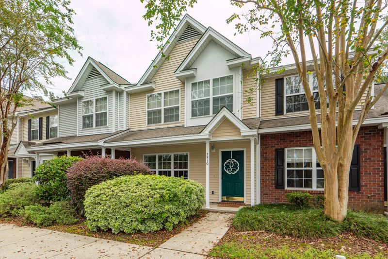 7910 Shadow Oak Dr, North Charleston, SC 29406