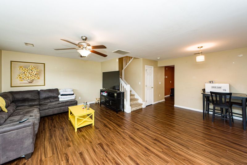 7910 Shadow Oak Dr, North Charleston, SC 29406