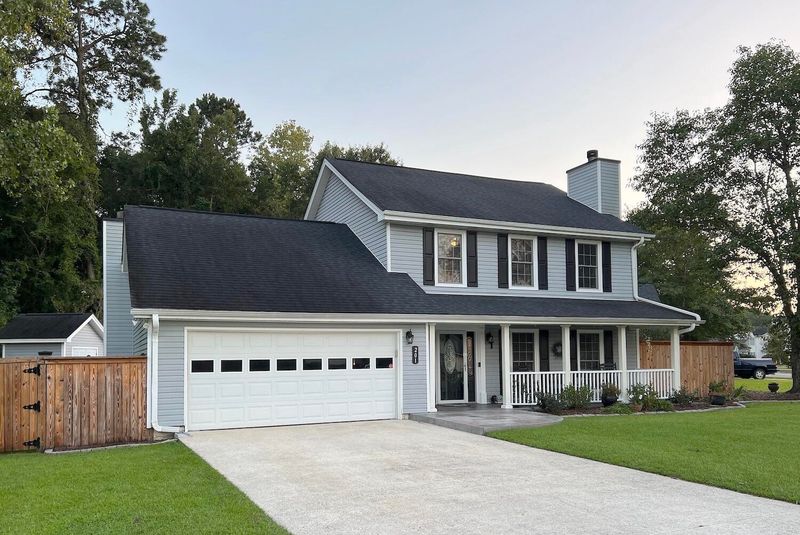 201 Woodland Lakes Rd, Goose Creek, SC 29445