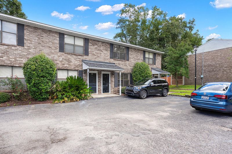 6240 Lucille Dr #E, North Charleston, SC 29406